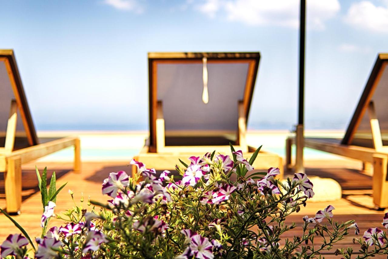 Euphoria Suites Avia Bagian luar foto